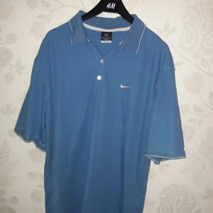 Nike t-shirt - blå oversised pike tröja använt den ett par gånger kondition 9/10.storlek L XL