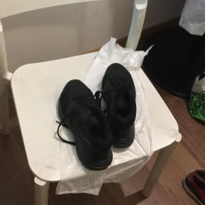 Säljer Nike skor för 500kr - Nike skor för 300 har aldrig haft på mig den 