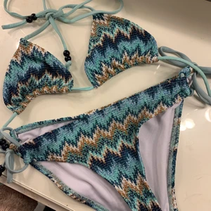 Bikini  - Sälger en trekants bikini pgr av att den är förliten,använd ett fåtal gånger men i  bra skick,perfekt nu till sommaren☀️ :)Frakten står köparen för 