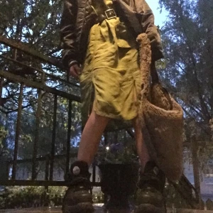 Grön klänning  - Det här är en fin klänning som var min mormors men något jag inte var intreserad av! Den är i fint skick förutom ett litet hål på en av sidorna!🐢