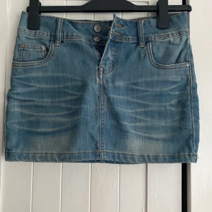 Jeans kjol  - Jeans kjol, hittar inte strl men skulle gissa på S/M