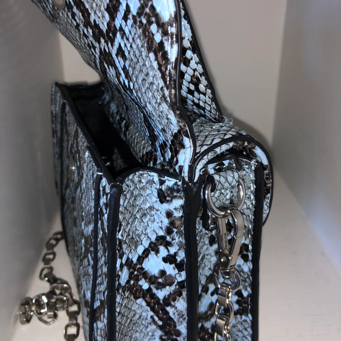 Snakeprint axelväska - 91