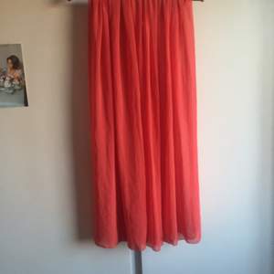 Orange kjol i transparent tyg 🍑 Ursprungligen från american apparel. 40kr + frakt! 