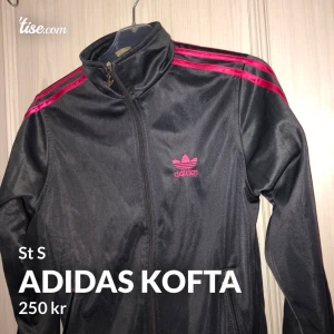 Adidas kofta  - Adidas kofta i nyskick, passar S och xs 