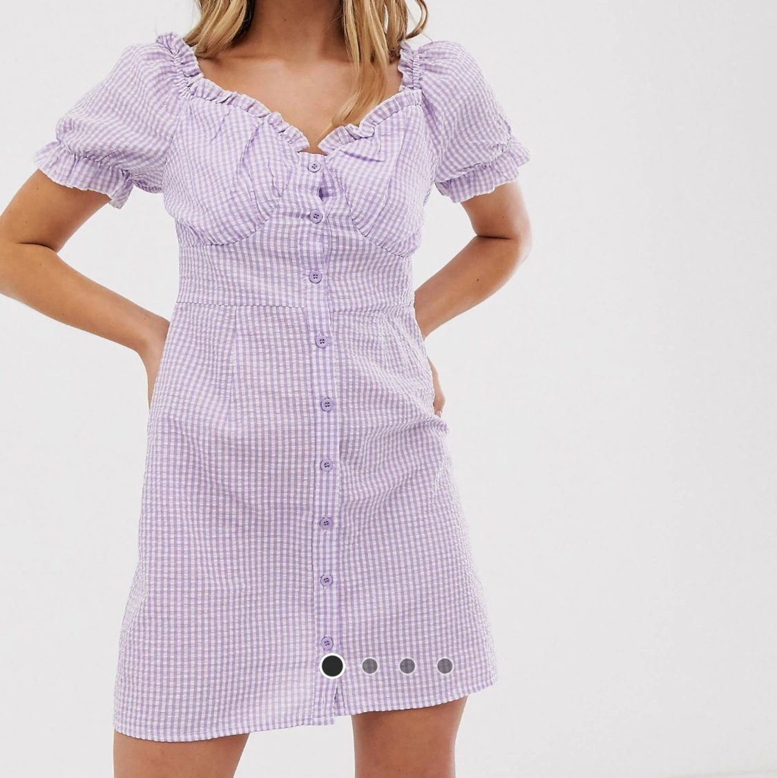 Lila rutig klänning