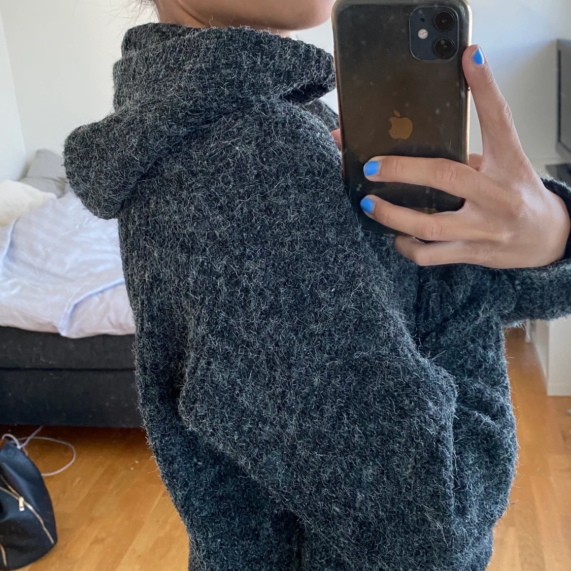 Stickad tröja med huva - 90