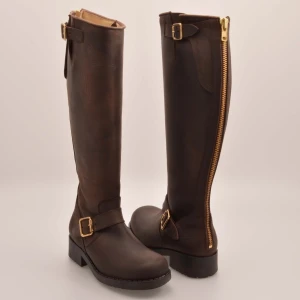 Jonny bulls stövlar - Bruna Jonny bulls stövlar i fint skick! Har används spray på dem så dem inte har gått sönder något:) Nypris: 2100kr.  Stl: 37 