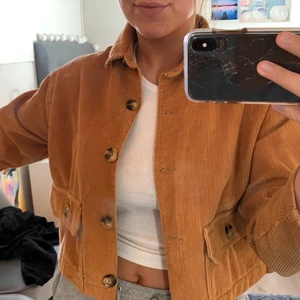 Ribbad höstjackan  - Säljer den här fina jackan från bershka. 💕💕 storlek 38 