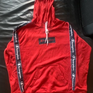 Champion stripes hoodie - Cond:8/10. Köpt från Boozt 