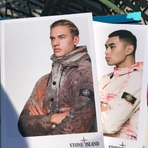 Stole Island Böcker - Stone island Season böcker med alla kläder släppta från den kollektionen