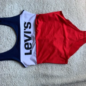 Levis body - Använt en gång, sitter jättefint. 