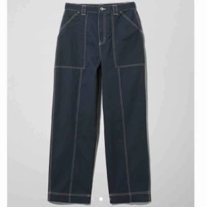  - Trendiga ”Gwyneth Trousers” ifrån weekday i storlek 38, passar superbra på mig som har S/M i vanliga fall. Endast använda en gång. Köparen står för frakt❤️