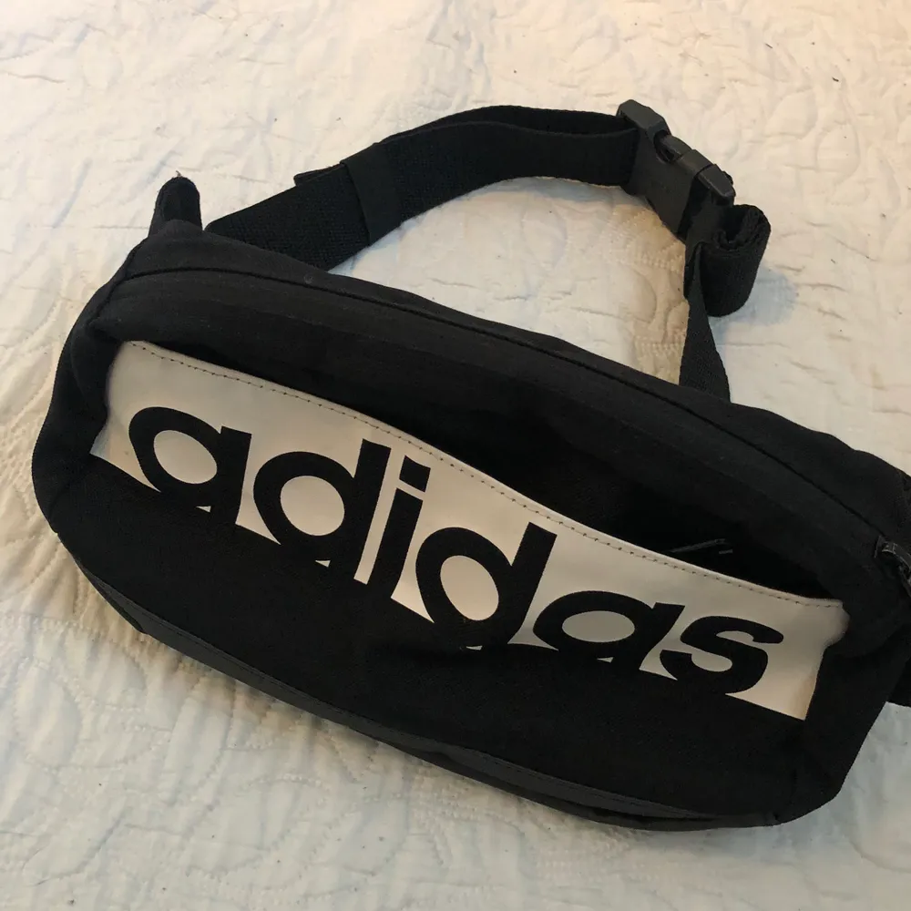 Ganska användbar väska från adidas . Accessoarer.