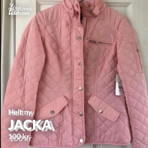 Helt ny jacka!  - Helt ny jacka med prislappar kvar. Nypris 299 nu 100kr, vid snabb affär kan jag gå ner till 75kr. Mötes upp i Fjärås/Skene/Borås eller skickas mot fraktkostnad.  Storlek S