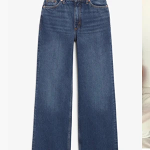 Wideleg jeans från monki - Mörkblå wideleg jeans från monki. Storlek 27. Använd fåtal gånger, nyskick. 