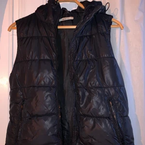 Väst - Svart dunväst