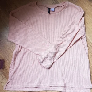 Tröja - Ny tröja. Aldrig använd, endast testad.