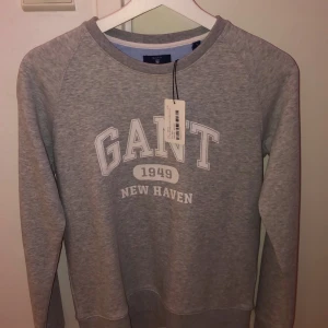 Gant tröja  - Aldrig använd grå gant tröja, med prislapp