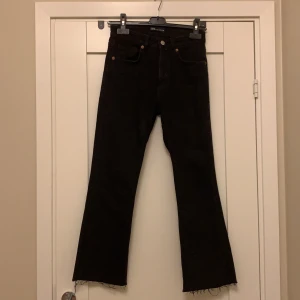 Svarta jeans Zara stl 38 - Svarta jeans från Zara m flares 