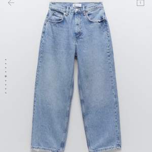 Croppade jeans från zara med vida ben
