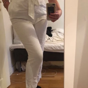 Linnebyxor - Säljer dessa fina oanvända linnebyxor då dem inte kommer till användning. SKriv privat för fler bilder, flera intresserade = budgivning. Kostar 80kr+ frakt💕