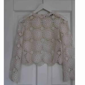  - En stark favorit ifrån bikbok i storlek xs! För tajt för mina bröst nu tyvärr 👎🏽 frakt tillkommer