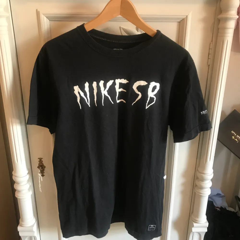Nike SB t-shirt med tryck . T-shirts.