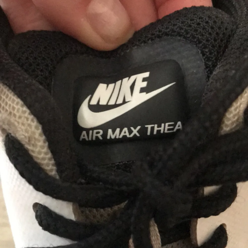 Nike air max thea! Köparen står för frakten. Skor.