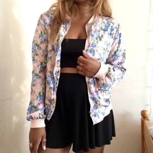  - Super tunn bomberjacka från Rut & Circle.  Kan mötas upp i Stockholm annars står köparen för frakt.⭐️