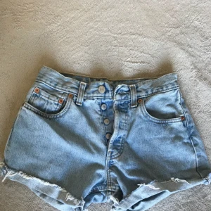  - Levis shorts som nya
