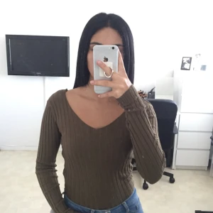  - Militärgrön tröja!