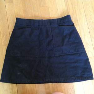 Svart kjol från Urban Outfitters. Säljer då den är för liten. Mycket fint skick! Nypris 500kr ☀️