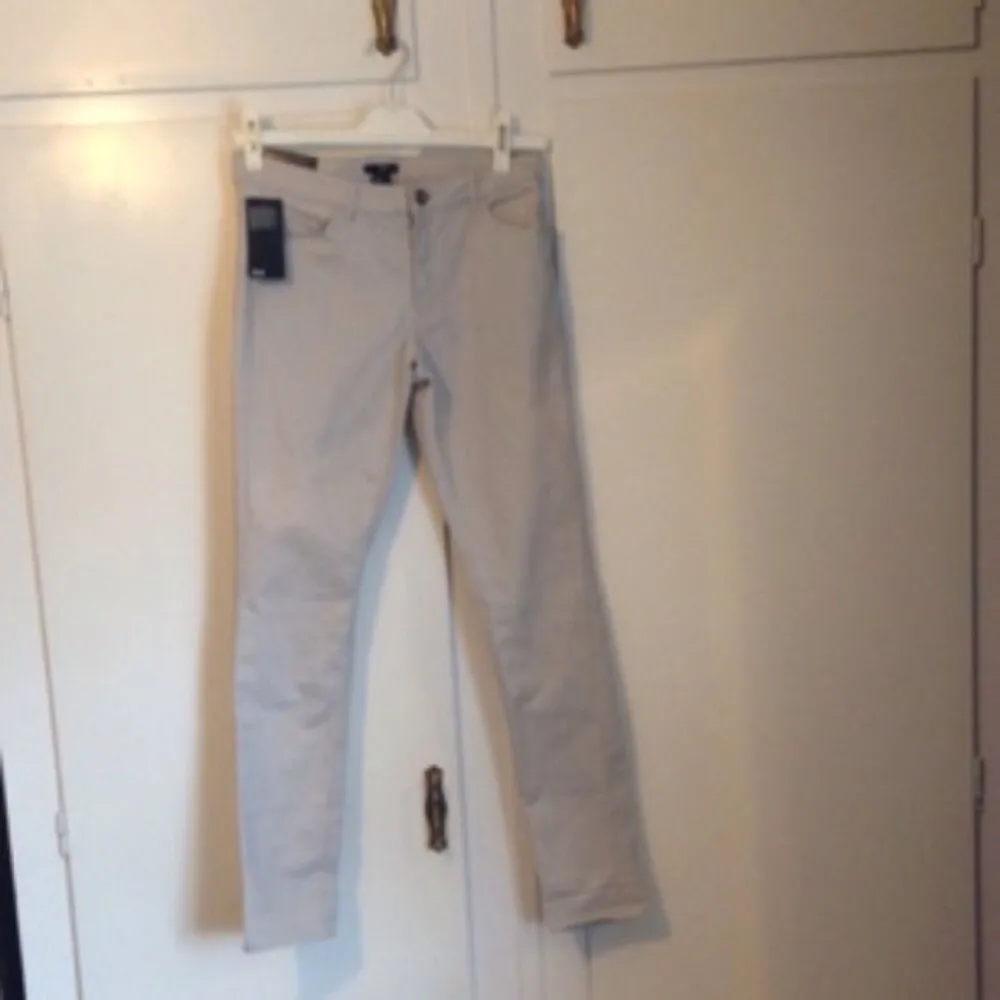 Ursnygga jeans från H&M!   Prislapp kvar, inte ens provade.. Jeans & Byxor.