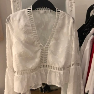  - Super söt topp köpt i London. Nyskick då den tyvärr är för liten 