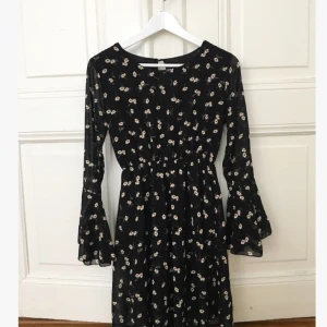  - Super söt klänning som passar nu till hösten! 