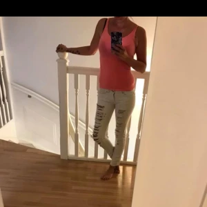  - Vita jeans st XS, i fint skick!