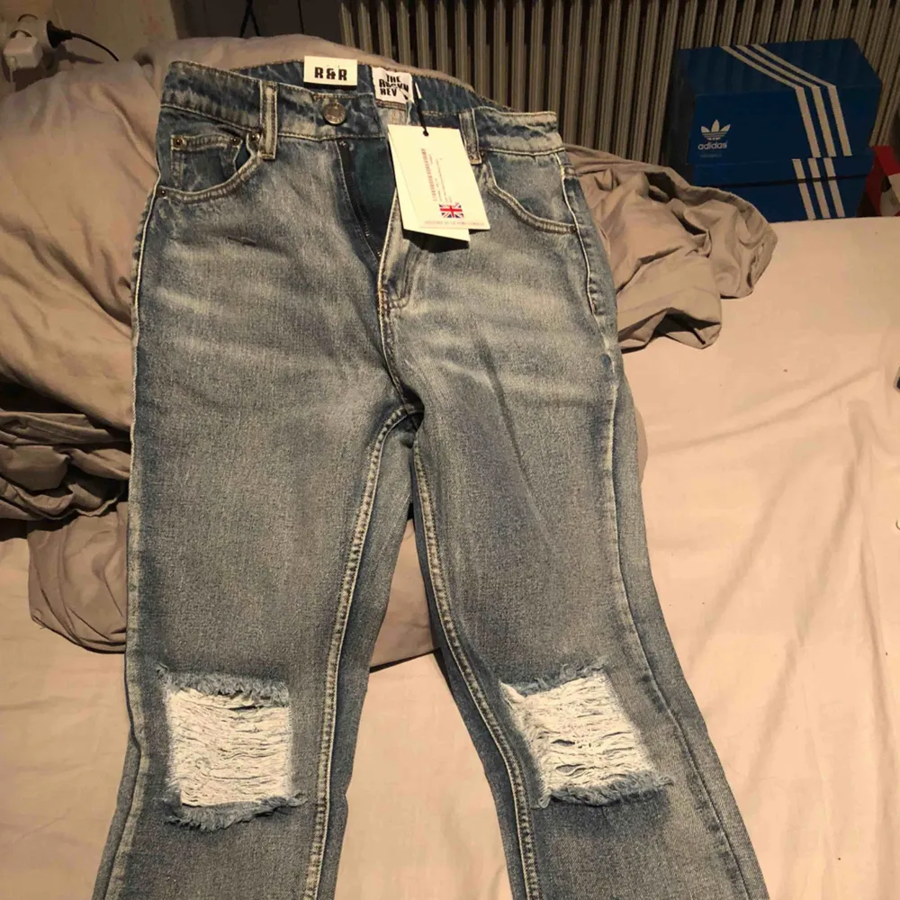 Jeans från Boohoo, för små i storleken för mig. Storlek 36. Jeans & Byxor.