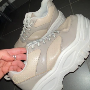 Skor från NAKD - Jätte fina höga skor från NAKD använda fåtal gånger!