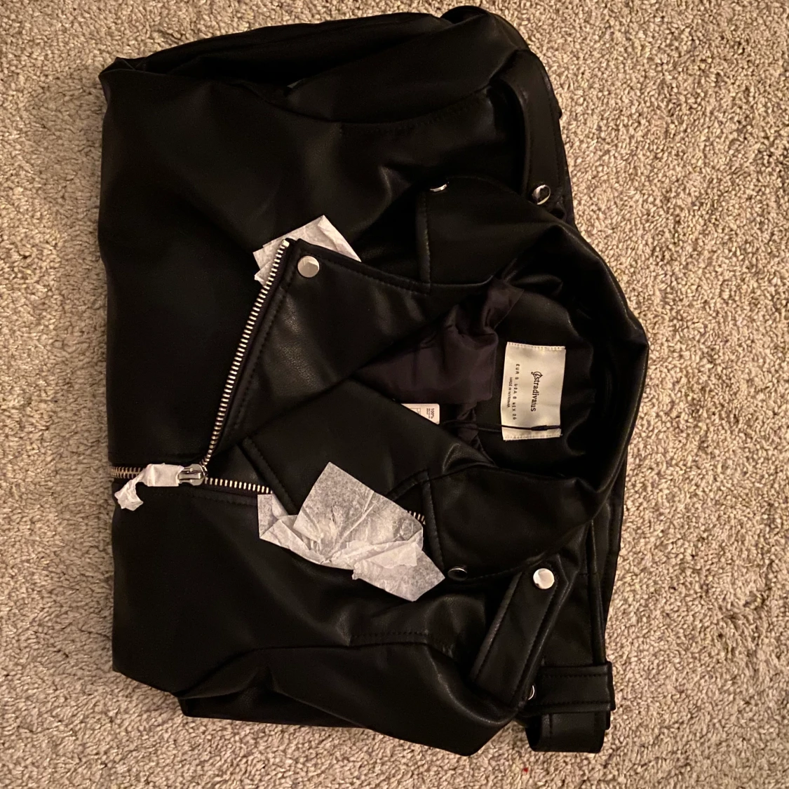 Oversized skinnjacka från Stradivarius strl S - 90