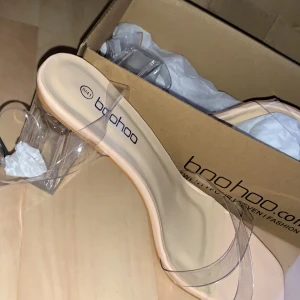 Clear klackar - Aldrig använda,fick hem dem idag men de var för små:/