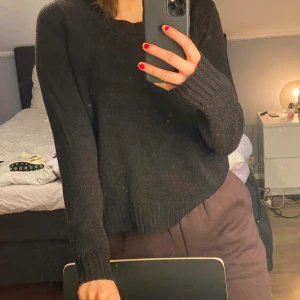 Svart stickad tröja  - Jättemysig stickad tröja. Frakt tillkommer🖤