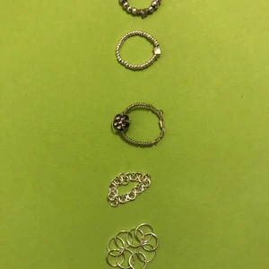 Ringar - Flera ringar skit coola gjorde dem själv! 1 kostar 25kr. Välj vilken storlek ni vill ha så fixat jag det:)