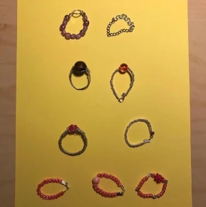 Ringar :) - Massor olika slags ringar varje ring kostar 20kr. Går att fråga om en ungefär storlek 