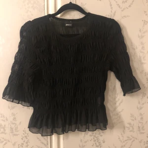 Spets topp från gina - Super fin top från Gina, aldrig använd 60kr 22kr frakt 