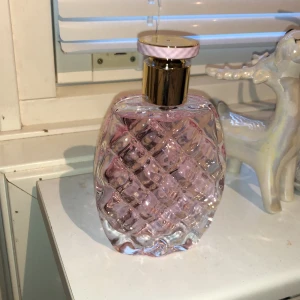 Parfym - Fräsch och väldoftande, somrig doft! Helt oanvänd (bara luktat på den). 