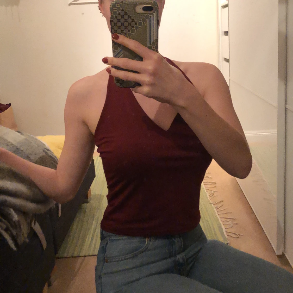 Vinrött halternecklinne - 90