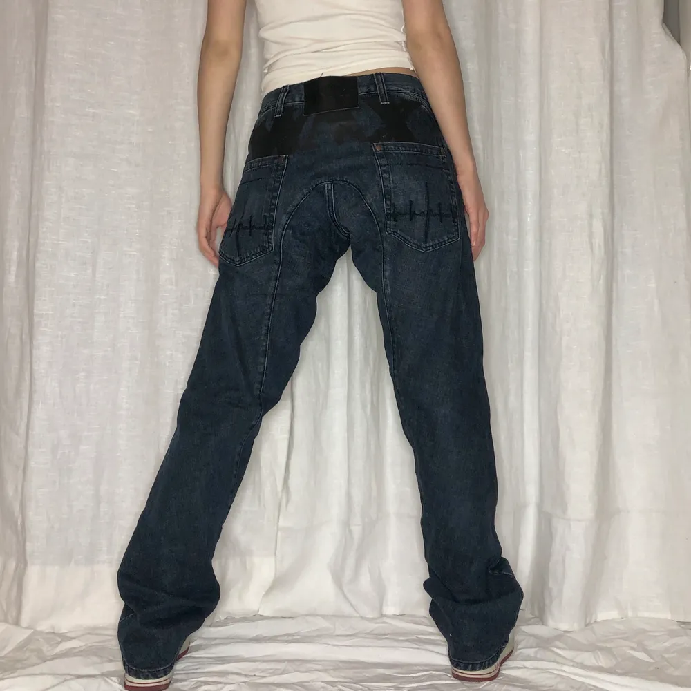 Feta baggyjeans från y2k-märket Wax ✨ W29 Mått: midja: 85cm, innerbenslängd: 88cm 💗. Jeans & Byxor.