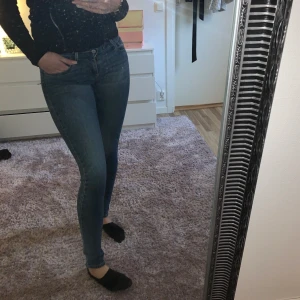 Levis Jeans  - Jeans från levis, använt 1 gång pga försmå för mig 