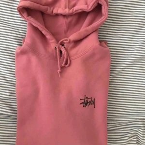  - Stüssy basic hoodie Storlek M 