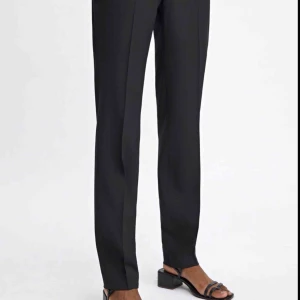  - Säljer ett par kostymbyxor från Filippa K i storlek XXS i fin premiumull. Använda enbart en gång så de är i fint nyskick. Ordpris 1500 kr